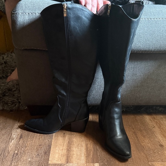 Dream Pairs Black Heeled Boots - Picture 6 of 8